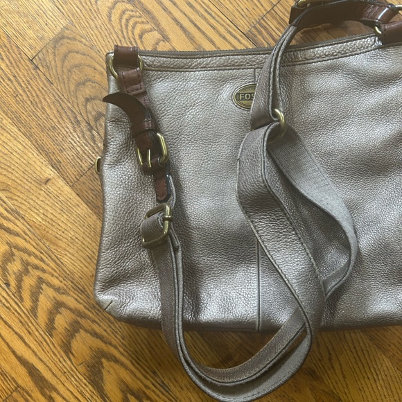 Metallic Gold Fossil Purse - Picture 6 of 8